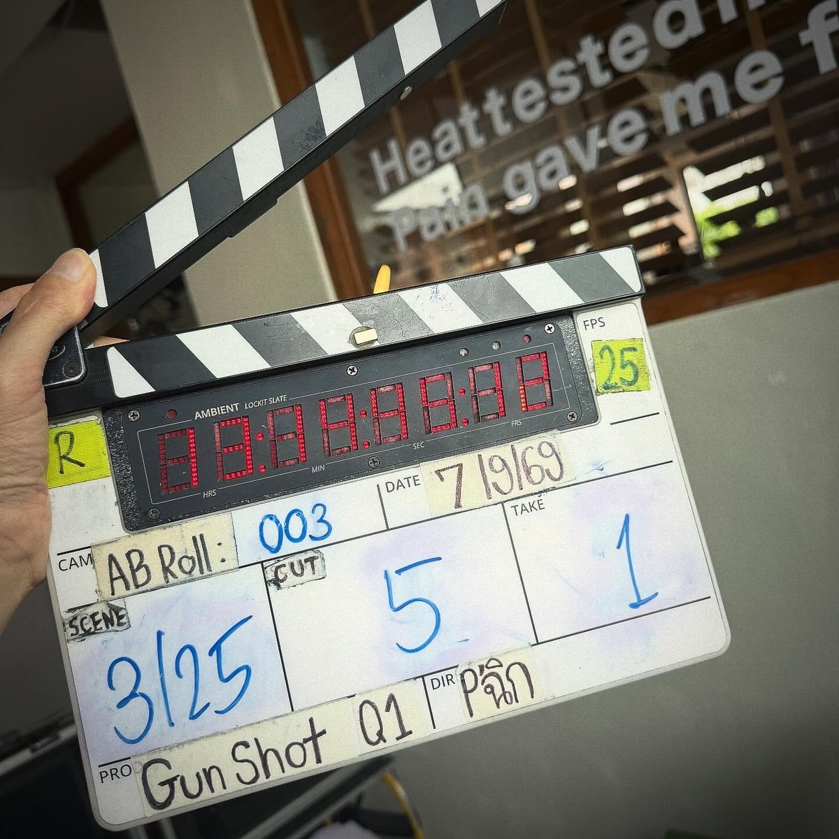 npblent's tweet photo. 🚨 VEM AÍ! As gravações de #GunshotSeries, novo BL protagonizado por #OffGun, foram oficialmente iniciadas! 

Após perder o amor de sua vida, um jovem embarca em uma intensa jornada de vingança contra todos que o machucaram. Enquanto isso, o policial responsável pelo caso tenta ajudá-lo a encontrar novamente um caminho para a felicidade.

#GMMTV #GunshotSeriesQ1 
#กันอรรถพันธ์ #OffGun