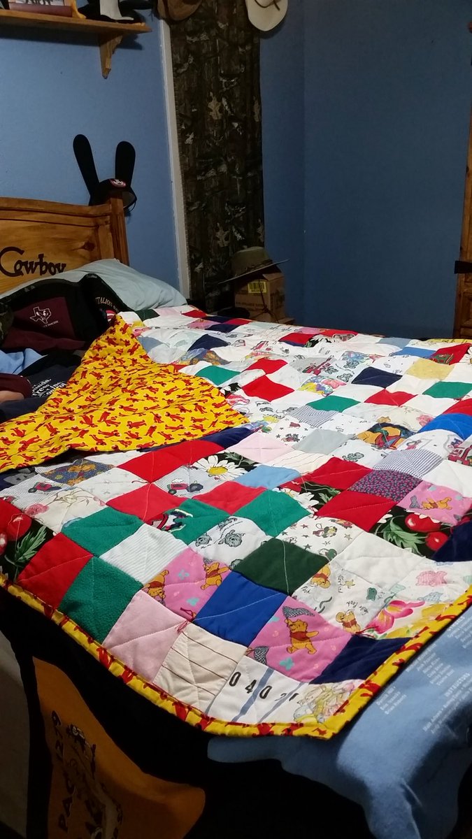 RustySuretteTV's tweet photo. 💔 PLEASE SHARE: A local mom is desperately searching for a priceless quilt she believes may have been donated by mistake to the Goodwill on Boonville Road in Bryan.

Rynda Sisson made the quilt in 2014 using her son’s baby clothes, making it truly one of a kind. She has searched everywhere and is willing to pay whoever may have it to get it back.

If you purchased or spotted this quilt, or know someone who may have it, please reach out. Let’s share this across Bryan-College Station and help bring this special piece of her family home. 🙏