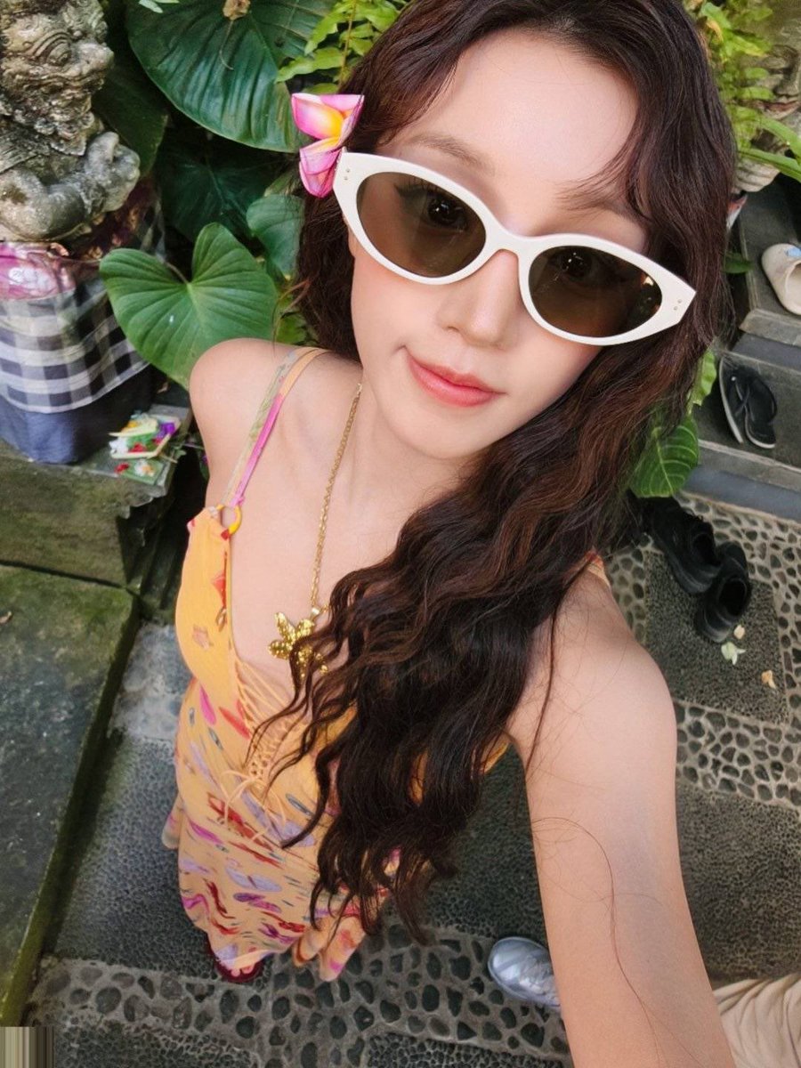 yuqipictures's tweet photo. 260907 YUQI Weibo

休假完毕 回来上班喽
好久不见 可爱的豆豆 ❤️

+ more photos in replies

#YUQI #우기 #宋雨琦 https://t.co/1Z1SsRnOpE
