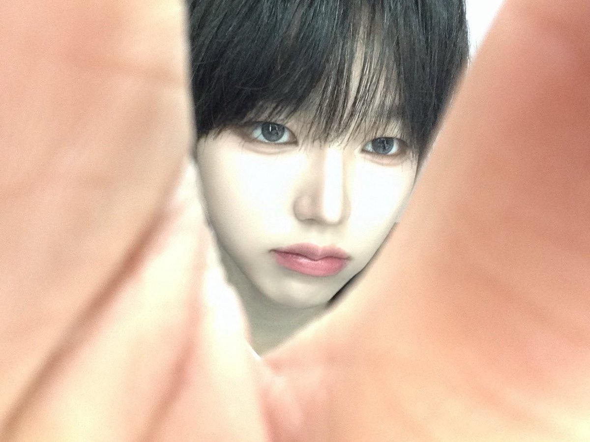 zze1uv's tweet photo. 이재엉흑발그리워서주글것같음 더 줘 https://t.co/GpKiEVMmps