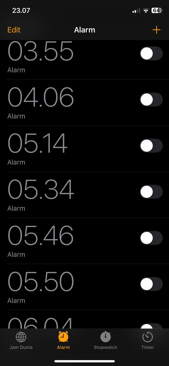 lattelind's tweet photo. tiap pagi harus siapin alarm banyak :) https://t.co/Bvmwd4NLg1
