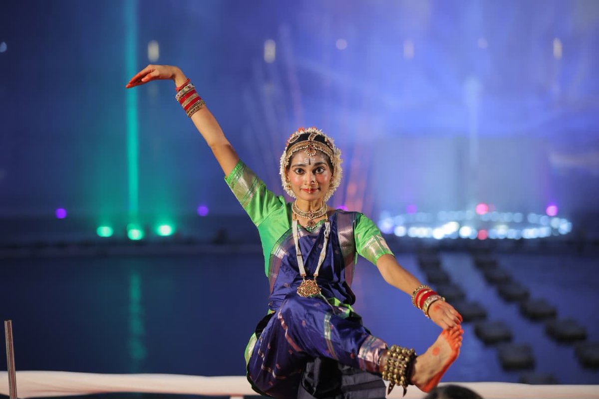 ANI's tweet photo. Gujarat Tourism organized the grand 'Vadnagar Shravanotsav' every Sunday during the holy month of Shravan at the main ghat of Sharmishtha Lake in historic Vadnagar. 

During the Shravanotsav celebrations in Vadnagar, the number of tourists visiting the city stood at 10,427 on August 16; 13,644 on August 23; 14,048 on August 30; and 15,396 on September 6, 2026. Thus, a total of 53,515 tourists visited Vadnagar over these four Sundays.

(Source: Tourism Department, Gujarat)