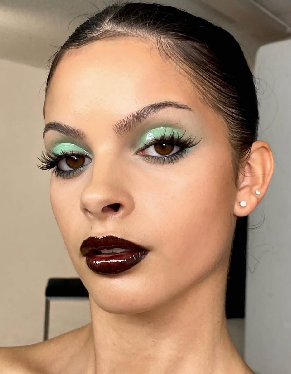 danill666's tweet photo. Every time I spot a cool color pairing, my mind jumps to “Yeah, that’s my favorite color combo.” Basically, all of them are. Still, I can’t deny mint and deep maroon are so damn hot.

@.maysun creates this STUNNING look on
Shooting with
Mua assistant... https://t.co/6miHnDscd7