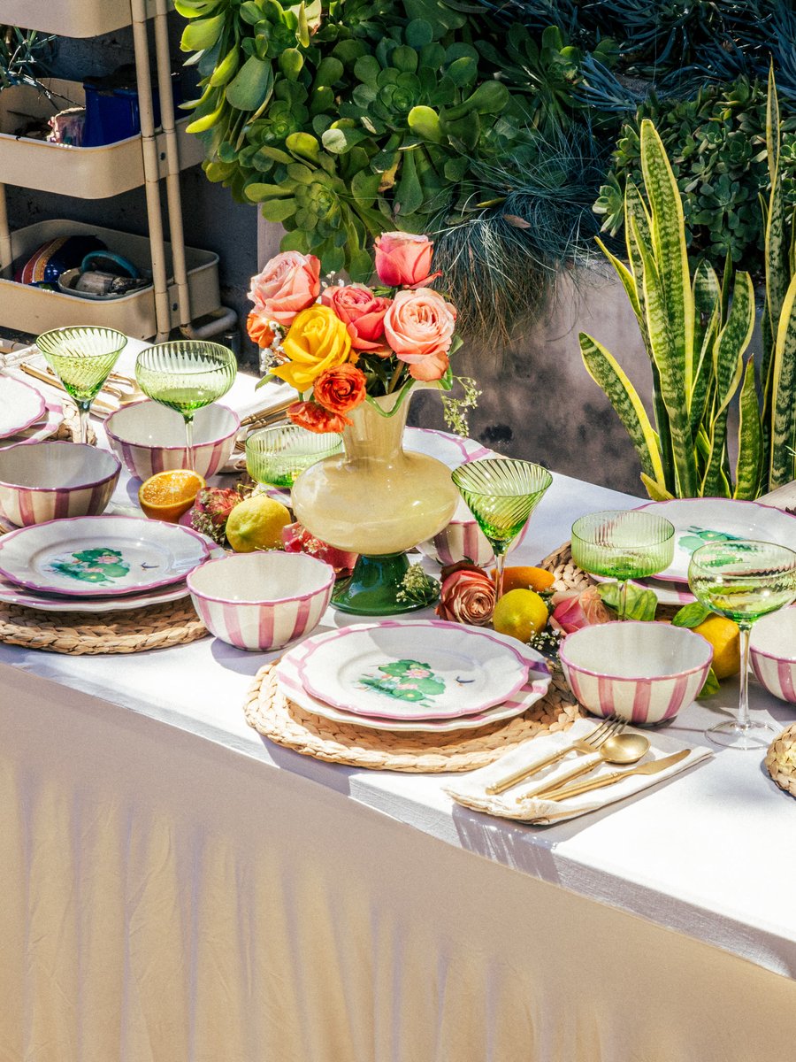 noon_and_moon's tweet photo. Where the garden meets the table. 🌺 Lotus Pond dinnerware, the Verdant Bloom vase overflowing with roses, and green glasses catching what's left of the daylight. Handcrafted for outdoor evenings that feel like a world away.
#tablescape #noonandmoon #artfulliving #dinnerware https://t.co/nJFV5VxNiN