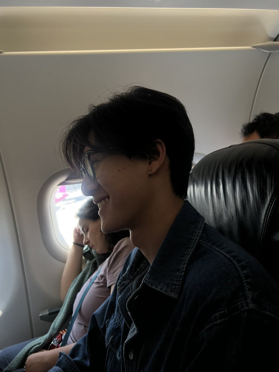 uketeeradech's tweet photo. holy heavenly side profile i adore his nose its literally perfect https://t.co/FBOAqmi3B1