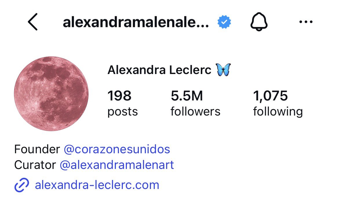 MleuxGarden's tweet photo. ALEXANDRA HAS CHANGED HER PROFILE PICTURE ON INSTAGRAM TO A PINK MOON!!! https://t.co/3EZorqFMX3