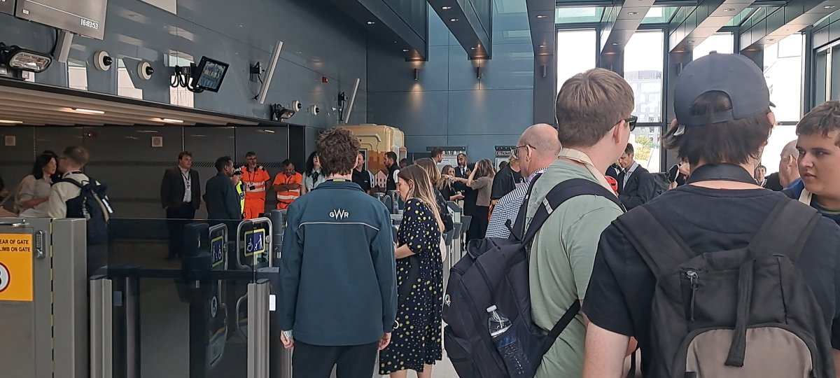 networkrailwest's tweet photo. 🚪Bristol Temple Meads new @TempleQuarter Eastern Entrance is open.  
 
 🎉 Double celebrations as the new @BristolUni Enterprise Campus opened alongside.

ℹ️ Connecting Bristol Temple Meads to the east of the city, 2.5m people will use the entrance by 2030 @WestofEnglandCA https://t.co/UF9bzLTIGy