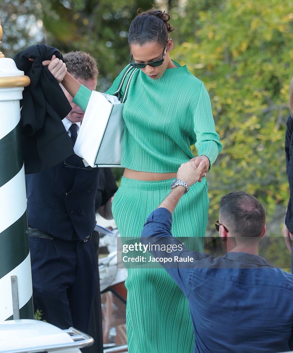 saintdemie's tweet photo. taylor russell in issey miyake pleats at the venice film festival 🍵 exactly the kind of fashion i’m inspired by https://t.co/u2PVKizN3Y