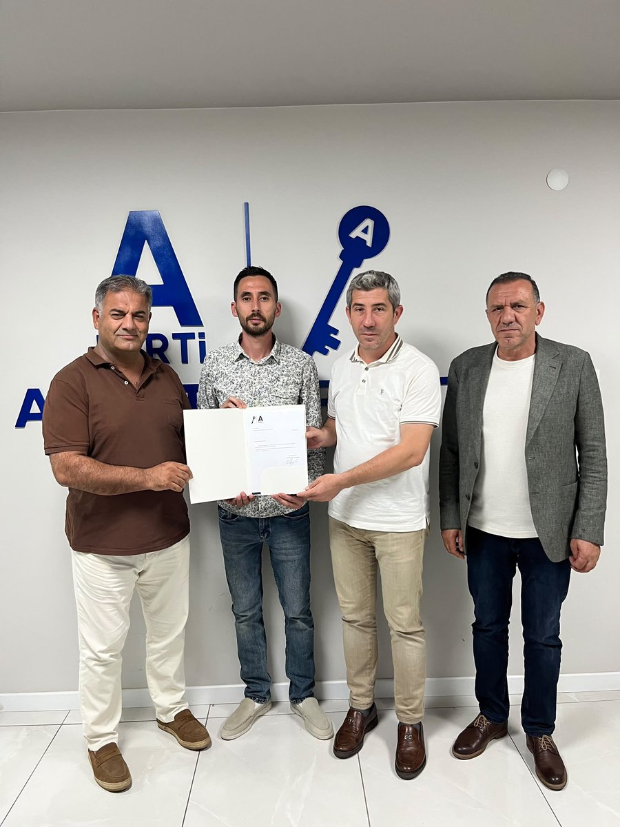 apartikocaeli's tweet photo. İl Teşkilat Başkan Yardımcılığı görevlerine Bilal Gök ve Fatih Tiryakioğlu atanmıştır.
Görevlendirme belgeleri, Genel Merkez Teşkilat Başkan Yardımcımız Murat Tekin tarafından kendilerine takdim edilmiştir.
Yeni görevlerinin teşkilatımıza ve partimize hayırlı olmasını diliyor, Bilal Gök ve Fatih Tiryakioğlu’na çalışmalarında başarılar diliyoruz.
#AnahtarParti #Kocaeli #Teşkilat