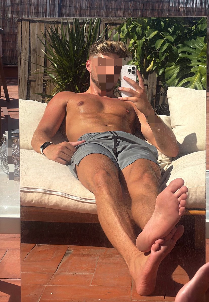 AlphaBrad10's tweet photo. Kicking back taking cash 😏 https://t.co/ceO8RHR2OC