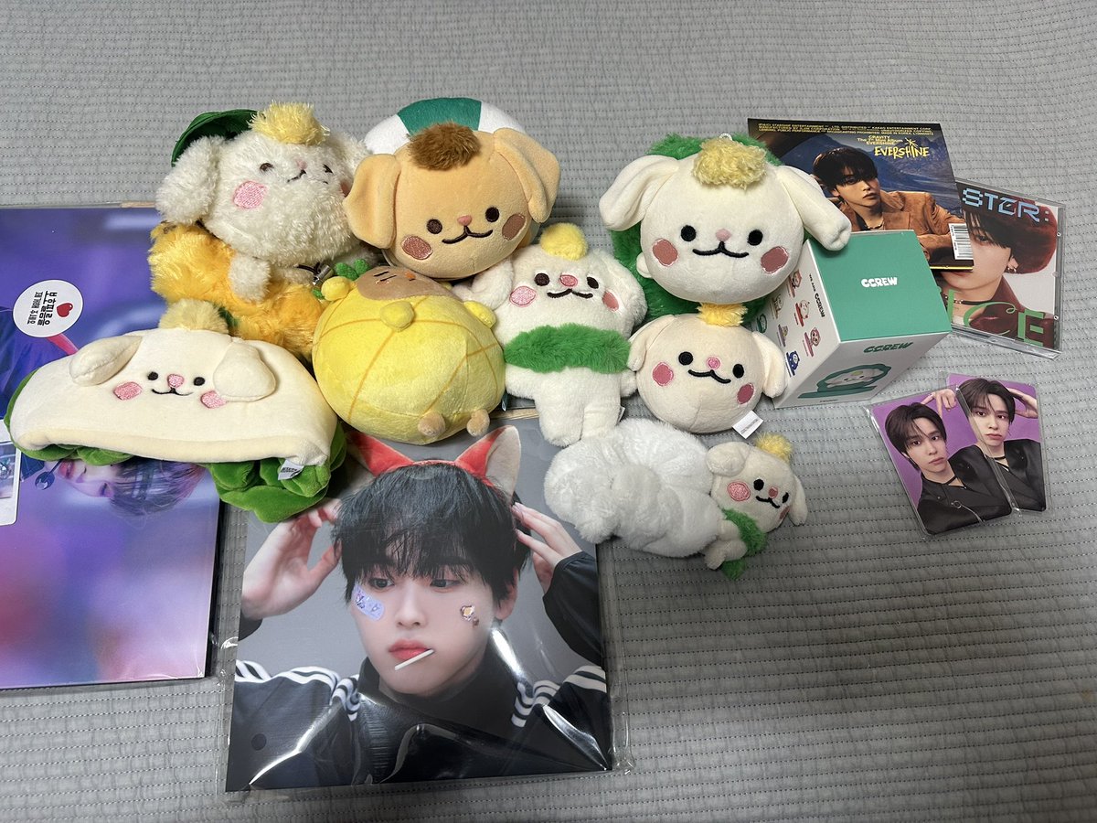 _d2a1's tweet photo. 크래비티 굿즈 양도
반택/끼택/준등기 0.2

cravity 세림 앨런 정모 우빈 원진 민희 형준 태영 성민
럭드 포카 미공포 팬콘 팬싸 에버샤인 럽올다이 썬시커 앨포 우유 특전 폴라 어텀 윈터 크크루 터리 유닛 사웨 위드뮤 러비티 러비티존 키트 비공굿 쥬얼 피규어 https://t.co/O1YzjHKsGV