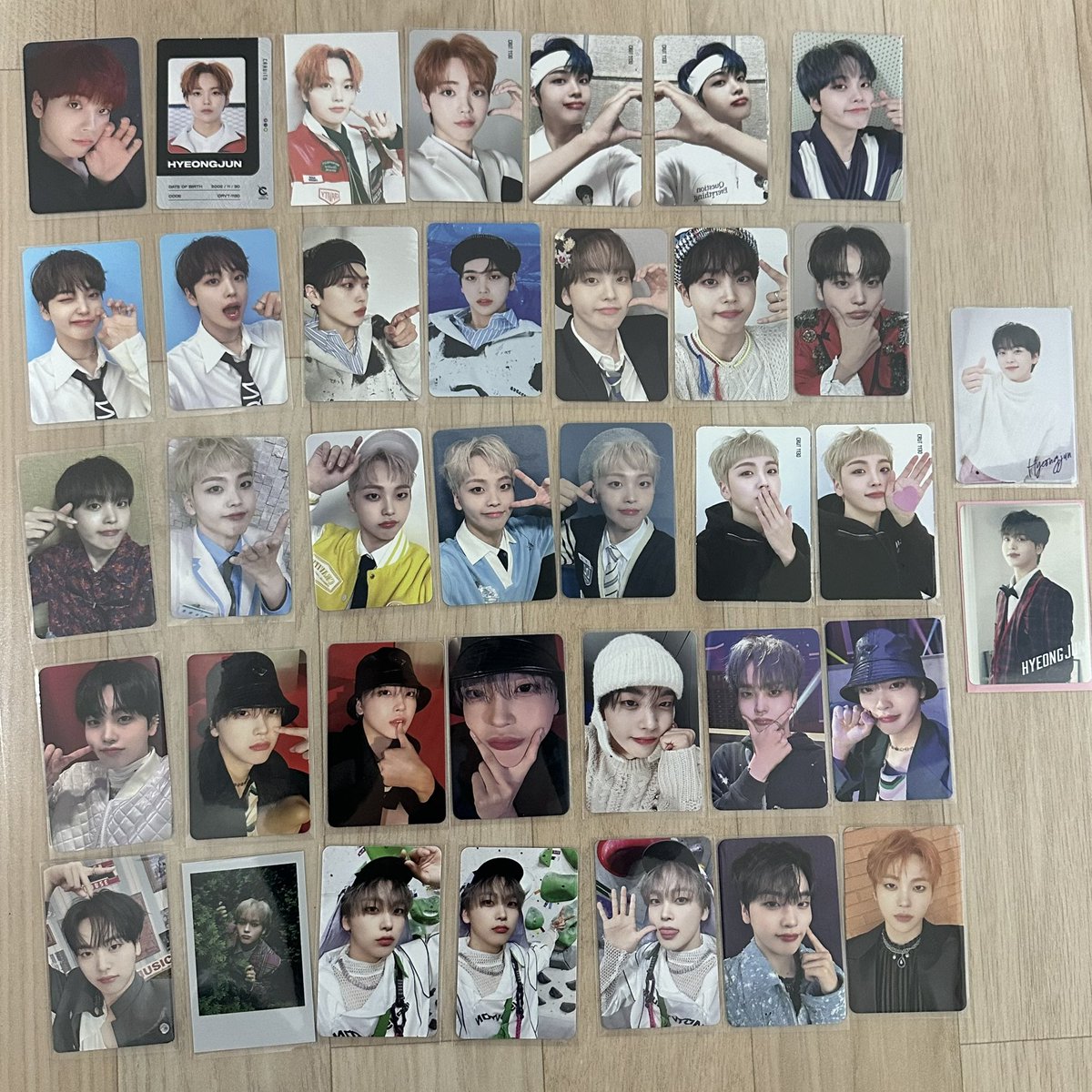 _d2a1's tweet photo. 크래비티 굿즈 양도
반택/끼택/준등기 0.2

cravity 세림 앨런 정모 우빈 원진 민희 형준 태영 성민
럭드 포카 미공포 팬콘 팬싸 에버샤인 럽올다이 썬시커 앨포 우유 특전 폴라 어텀 윈터 크크루 터리 유닛 사웨 위드뮤 러비티 러비티존 키트 비공굿 쥬얼 피규어 https://t.co/O1YzjHKsGV