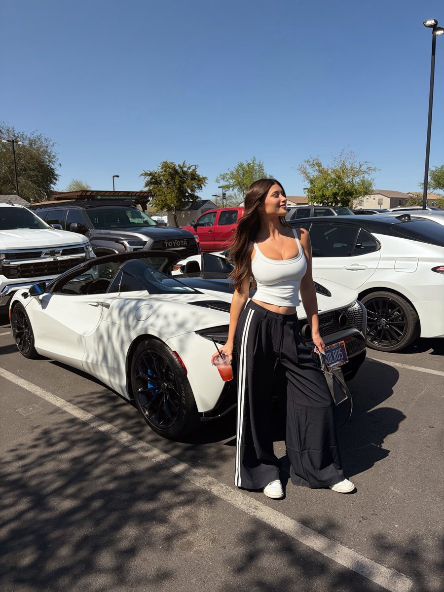 AutumnSpoonerr's tweet photo. found my ride for the day :)

#carspotting #carsoftwitter #cargirl https://t.co/H5c7U9oMFQ