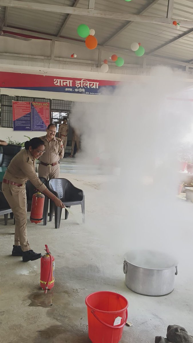 Chandaulifire's tweet photo. दिनांक 07.09.2026 को #DG_UPF&ES महोदय के आदेशानुसार #CFO_chandauli लिंक अधिकारी वाराणसी के निर्देशन में अग्निशमन प्रशिक्षण अभियान में उपस्थित पुलिस कर्मियों को प्राथमिक अग्निशमन उपकरणों के प्रभावी एवं सुरक्षित संचालन का प्रशिक्षण प्रदान किया गया।@fireserviceup @chandaulipolice https://t.co/GZiFZEW2uA