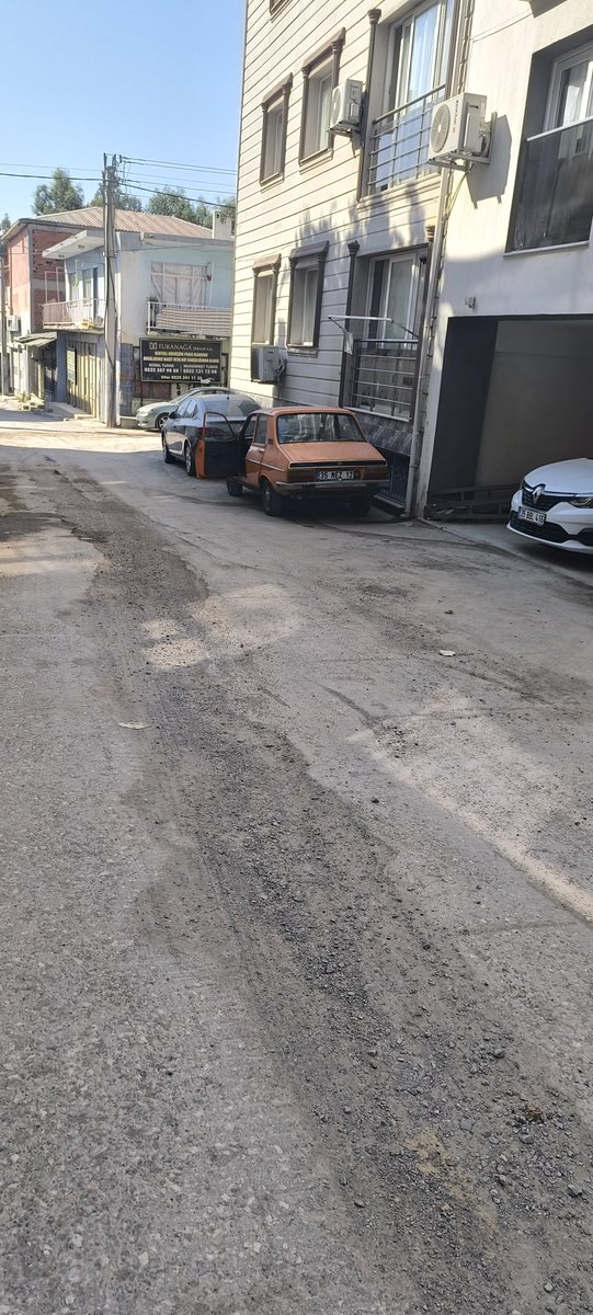 candinc0135's tweet photo. @izsugm 
@bayraklibld 
@ibbizbeton 
@izmirhim 
@izmirdecevirmee 
@MAtillaKaya ALLAH AŞKINA EDİZ BEYE ŞU SOKAĞI TESLİM EDİN ARTİK 2144 SOKAK GEBERDİK TOZDAN İZSU https://t.co/bxKKWUdMPG