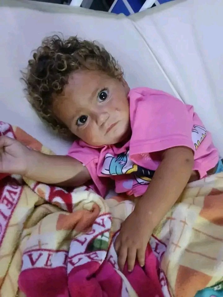 ahmedelkadyx's tweet photo. البنت دي موجوده في مستشفى العامريه ووالدتها  متوفيه في حادثه وموجوده في الثلاجه
ريتويت عشان توصل لااهلها بالسلامه وادعوا لمامتها بالرحمه. https://t.co/QwweQSRLVk