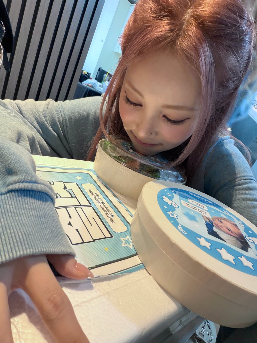 orrery_nim's tweet photo. Jinsoul Instagram post https://t.co/jM7l9NeIRU