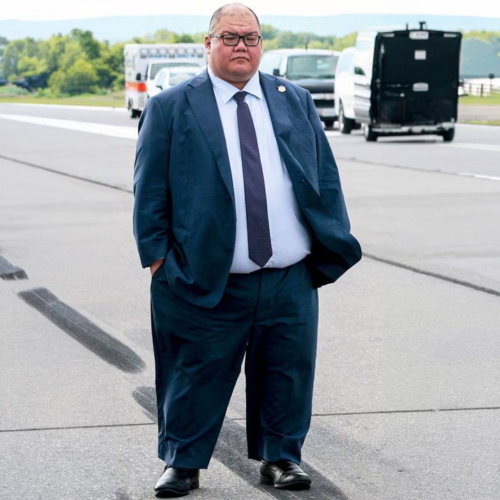 P_Kallioniemi's tweet photo. Remember all those social media posts on Trump's channels making fun of people's looks and sometimes even disabilities?

They're written by this dude: https://t.co/ntq6apXRnU