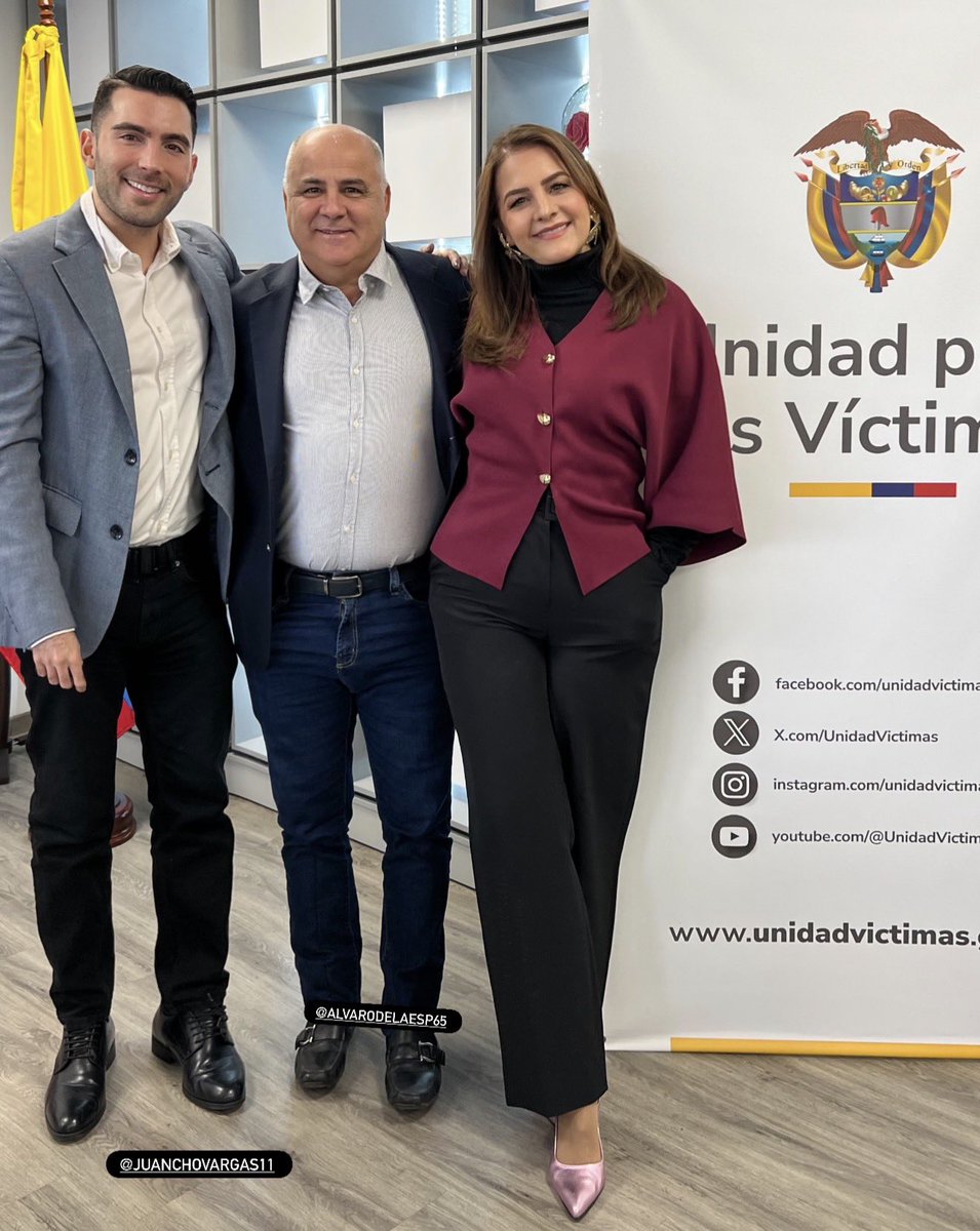 laurasarayro's tweet photo. Abelardo acaba de posesionar a Iliana Margarita Garzón Saladen esposa de Álvaro de la Espriella en la Unidad para las Víctimas

Definitivamente este es el gobierno del nepotismo, el Estado se volvió en la finca familiar, la dinastía de la Espriella

USTEDES VOTARON POR ESTO https://t.co/2q84rUUyJw