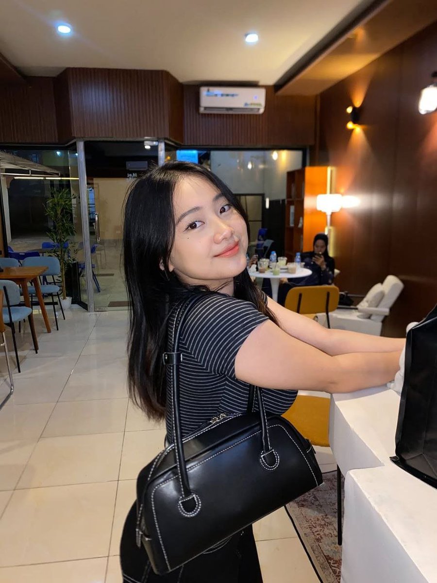 dustman96's tweet photo. Hello Avail ya di Hotel 🏘️ #sidoarjo #bosidoarjo #availsidoarjo https://t.co/sMiwoOJGrU