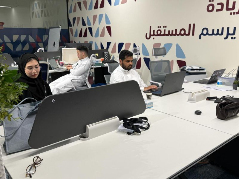 EvoliteStudio's tweet photo. جانب من بدء البرنامج التدريبي واستقبال المتدربين في مكتب إيفولايت ضمن شراكتنا مع @SavvyGamesGroup لدعم وتدريب المواهب الوطنية في مجال صناعة الألعاب 💜 https://t.co/YPd9YG4Rir