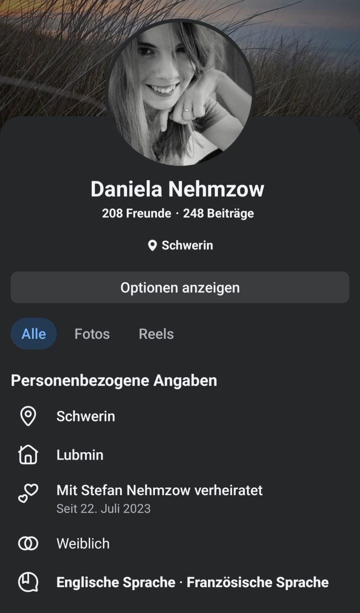 RealWuppi's tweet photo. Hallo Frau Daniela Nehmzow aus Schwerin, 

ich möchte Sie bitten nie wieder Hand an meinen Leuten anzulegen. Der Betroffene hat natürlich Anzeige erstattet. Sie als Frau eines Politikers, nämlich von Stefan Nehmzow gebürtig Schmidt, sollten doch wissen, dass man demokratisch, also mit Worten, gegeneinander kämpft. 

Bitte halten Sie sich an Gesetze. 

Mit freundlichen Grüßen 
Ihr #RedaktionsnetzwerkRechts
