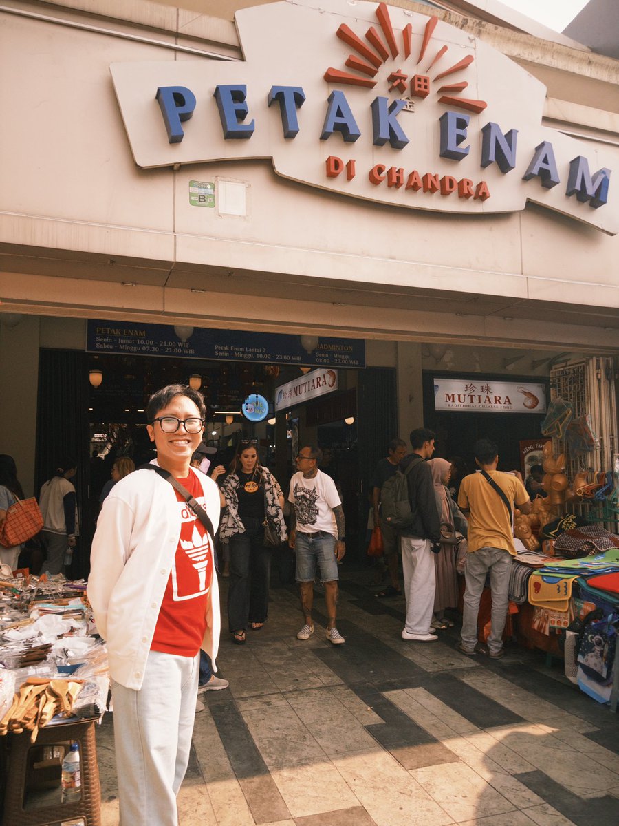 DewaSah_'s tweet photo. [QUEER FRIENDSHIP APPLICATION]

name: Dewa (nama palsu)
age: 20s something
occupation: Full Time Job 
height: 165 
mbti: ENTP
zodiac: Virgo Boy
hobby: Sleeping
fun fact: aku bi (bisex bipolar biphasic bipedal), suka nulis puisi, suka beli kacamata, suka beli buku, suka uang https://t.co/9X4d0Faz6v
