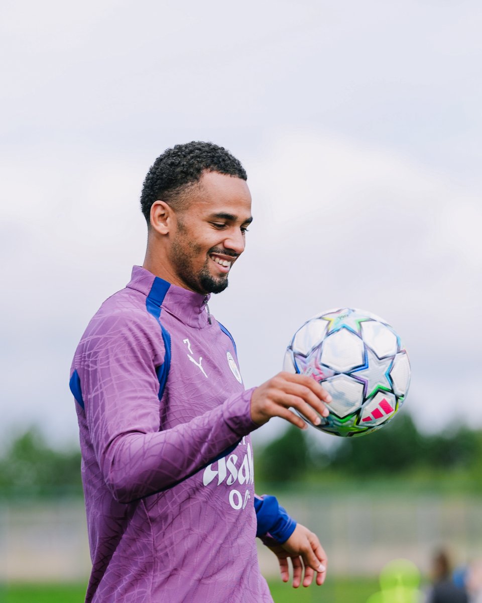 ManCity's tweet photo. UCL mode 🔛 https://t.co/EgEe8XOlSj