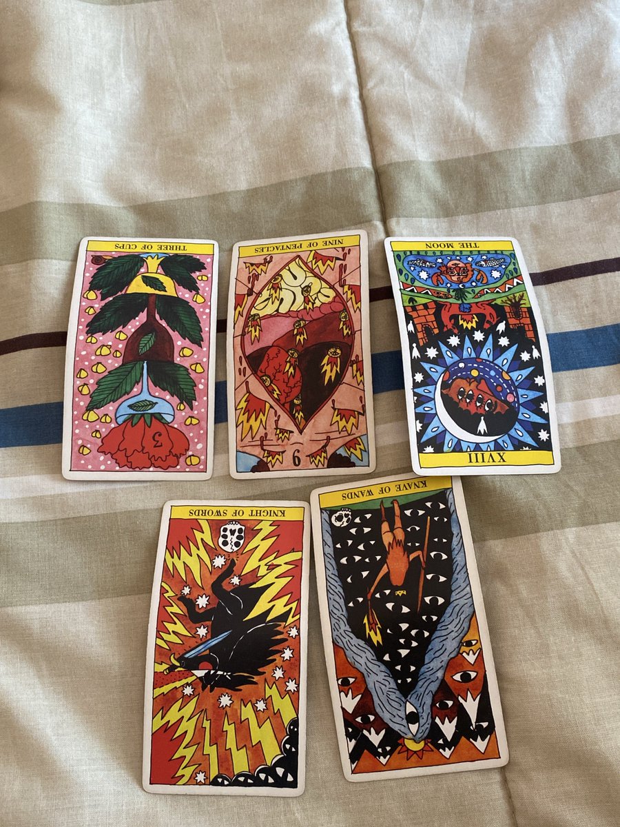 aleeloaaas's tweet photo. Hola  chicoss, quería hacer una "reseña" de una personita, fue muy amable conmigo y realmente MUY acertada, sus precios me parecen muy accesibles, yo no le compre nada, fue gratuito y eso solo demuestra su amabilidad, además, tiene muy lindas cartas, y es muy amable, como ya dije https://t.co/SGBnUBhDYk