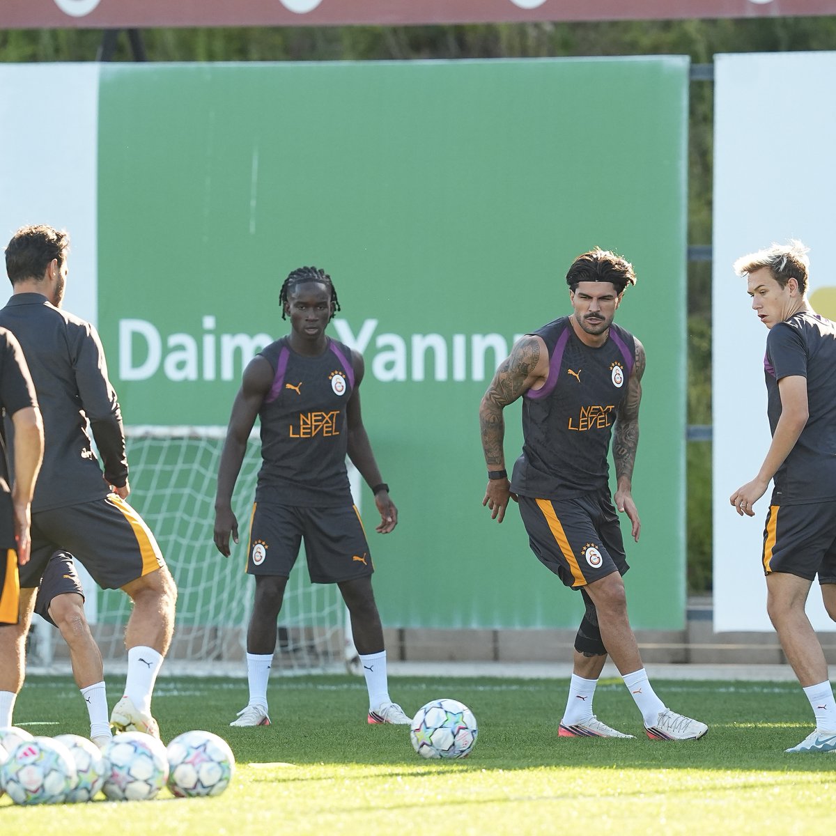 GalatasaraySK's tweet photo. 📸 

#SCPvGS #UCL https://t.co/xiMKZquNfl
