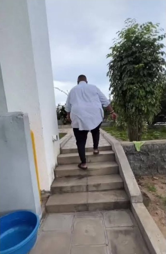 _kingally's tweet photo. Mkali mbona kachelewa  😂😂 https://t.co/ZyNtL4K7Rg