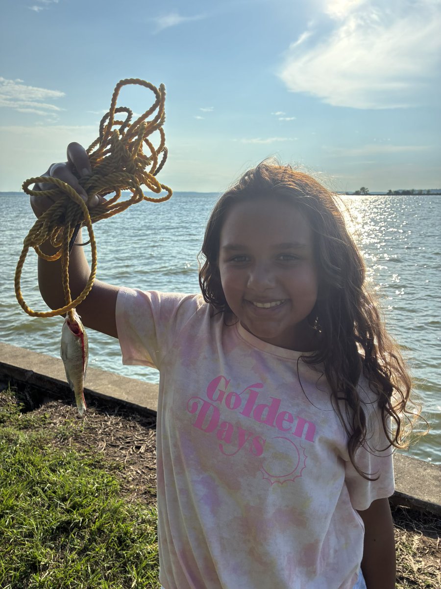 washingl's tweet photo. My baby caught her first Bluegill this holiday weekend. Tight lines anglers! 🙏🏾👊🏾 https://t.co/OtrknmgB00