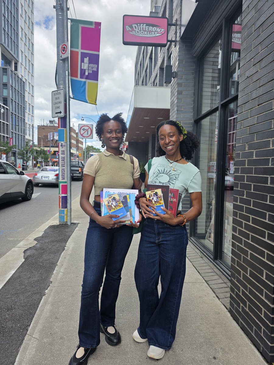 ADFRNTBooklist's tweet photo. 📚Visitors fron Wisconsin and California at @adfrntbooklist. Happy #LabourDayWeekend!📚 https://t.co/1TnZmJfbHq