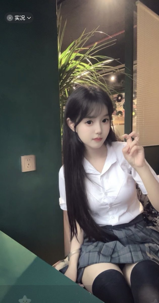 5orddoh4SeT6emy's tweet photo. 第一次玩推  

为什么非要加微信啊？  

加qq不可以吗   加的留言2 https://t.co/Mzf2YGkbFV