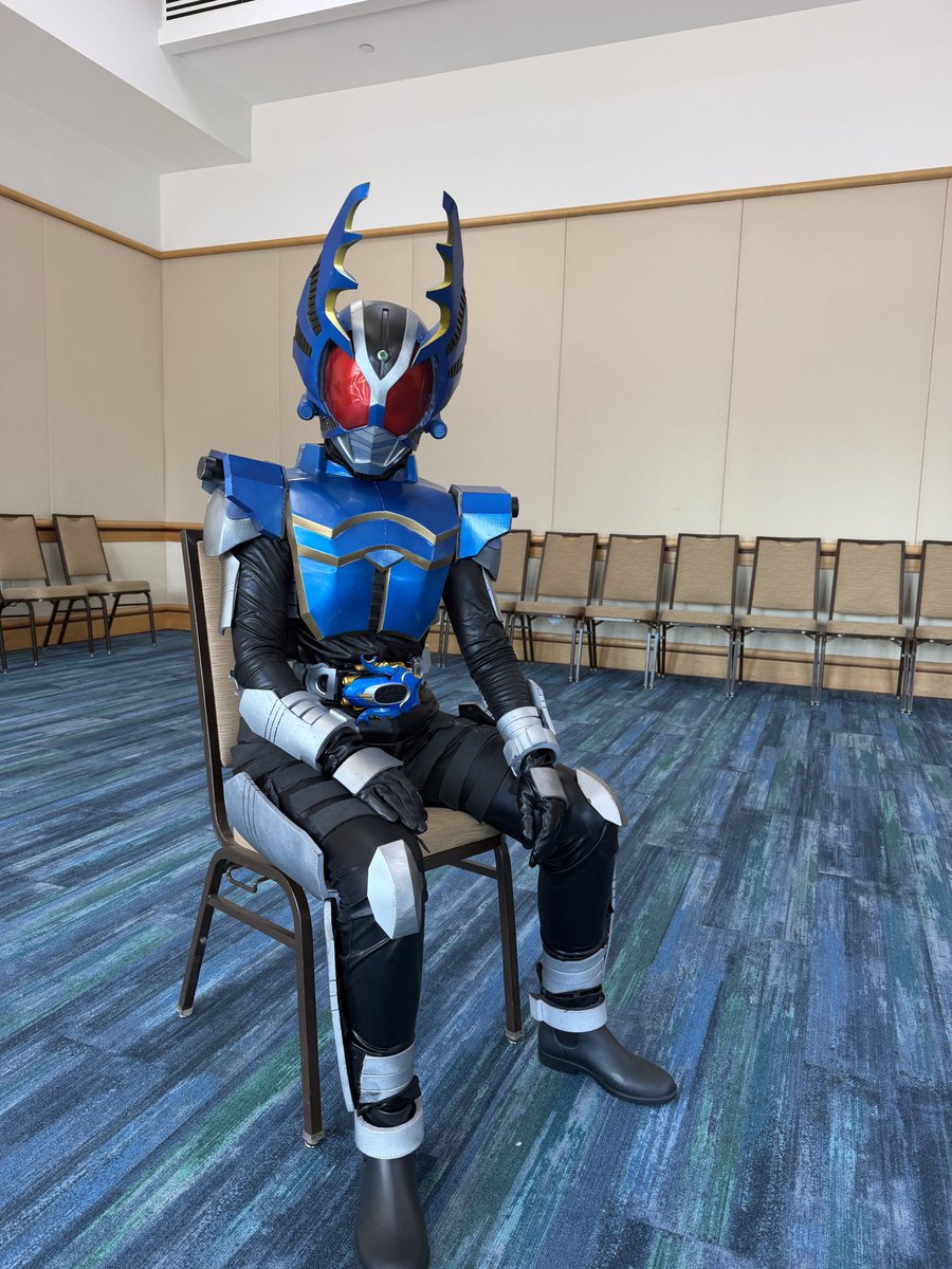 sillystagbeetle's tweet photo. Hey guys, why are people surprised I’m a woman who cosplays kamen rider? I think more women should be in the hobby, it may be even more badass than a guy who cosplays the riders because it’s so… rare to see? I want to encourage other women to do so!!! I also make my suits! 💖 https://t.co/UhhkSEi33i