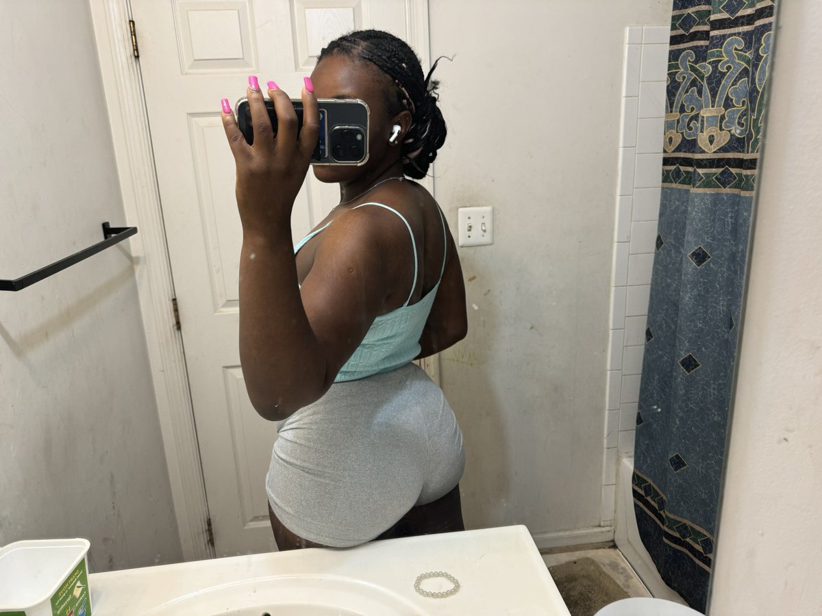 bobowiththedrip's tweet photo. in honor of ice spice π«‘ https://t.co/nOZacxtMqG