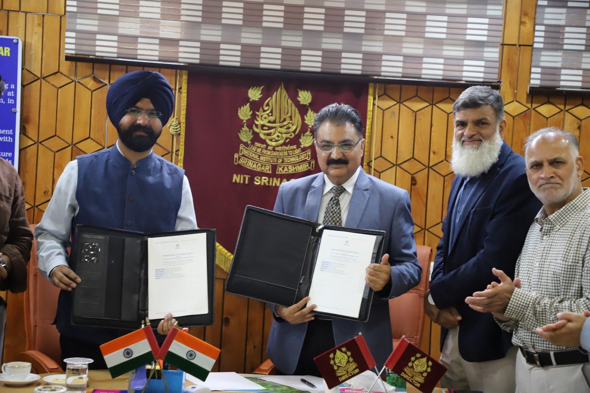 nitsriofficial's tweet photo. ๐ NIT Srinagar, IIM Jammu & J&K Govt. sign a 5-year MoU under #MissionYUVA. GIF will serve as a regional incubation node for Neo-Innovative Enterprises in Kashmir, supporting AI, IoT, robotics & more. Up to โน6 lakh seed funding. #NITSrinagar #IIMJammu #Startups https://t.co/kXBsWZLgaw