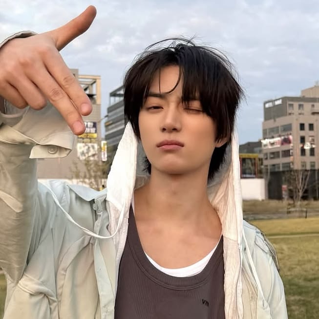 3NHYPEN_TXT's tweet photo. lookin for moa moots💫    
- aimee, 13, she/her  
- been a txt fan since The Star Chapter: Togeter  
- beomgyu biased  
- I also stan cortis, svt, enhypen, evan, illit and le sserafim

comment to be moots!

#moatwt #txt #moa https://t.co/NSSAVOojHs