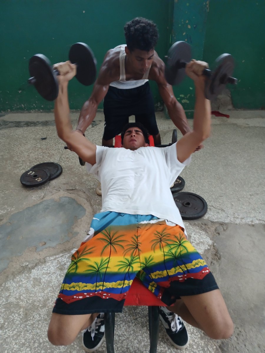 GimnasioGtmo's tweet photo. Asi continua el gimnasio de cultura física Abierto para todas la población no dudes en visitarnos #GuamtánamoTierrasdeCampiónes #CubaEstáFirme . https://t.co/8TIYDKVJq8
