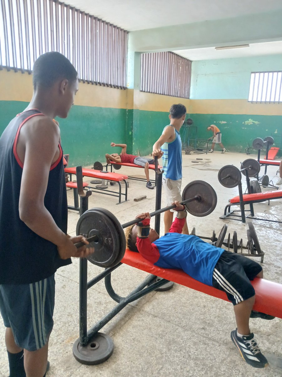 GimnasioGtmo's tweet photo. Asi continua el gimnasio de cultura física Abierto para todas la población no dudes en visitarnos #GuamtánamoTierrasdeCampiónes #CubaEstáFirme . https://t.co/8TIYDKVJq8