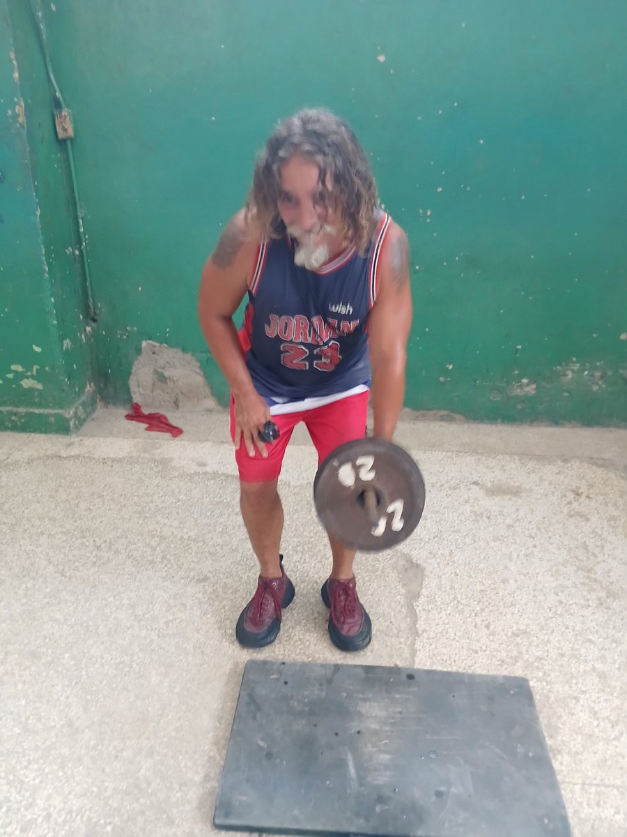 GimnasioGtmo's tweet photo. Asi continua el gimnasio de cultura física Abierto para todas la población no dudes en visitarnos #GuamtánamoTierrasdeCampiónes #CubaEstáFirme . https://t.co/8TIYDKVJq8