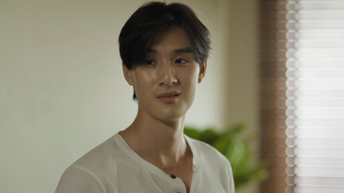 GMMTV's tweet photo. มีคนตื่นเต้นที่จะได้อ่านงานของคุณนักวาดมากเลยนี่นา 🫳🏻
#MrKillSeriesFinalEP
@vitheepanich https://t.co/9SgXLrdQOP