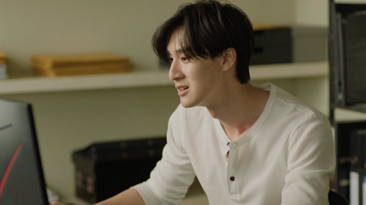 GMMTV's tweet photo. มีคนตื่นเต้นที่จะได้อ่านงานของคุณนักวาดมากเลยนี่นา 🫳🏻
#MrKillSeriesFinalEP
@vitheepanich https://t.co/9SgXLrdQOP