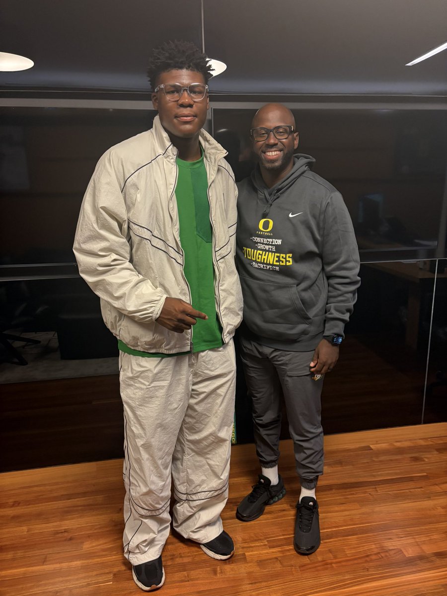 KellanHbigdawg's tweet photo. A HUGE thank you to @oregonfootball @CoachDanLanning @haydenabeln @CoachTuioti92 @Lydia_Marcell @Coach_CHampton @centurions_fb @MarshallDucks @Aspirationsgym @AthletesFirst @CamronHahn https://t.co/HMwUdhlJxV