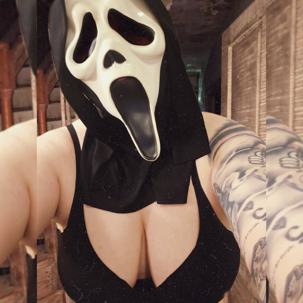 xRHEEPx's tweet photo. Why have you forsaken me 
#ghostface #ghostfacegirls #horrorgirls #horror #gamergirls #nsfw #onlyfans #ghostie #btgf #btggf #maskedgirls #girlsinmasks https://t.co/FkS6XWIesm