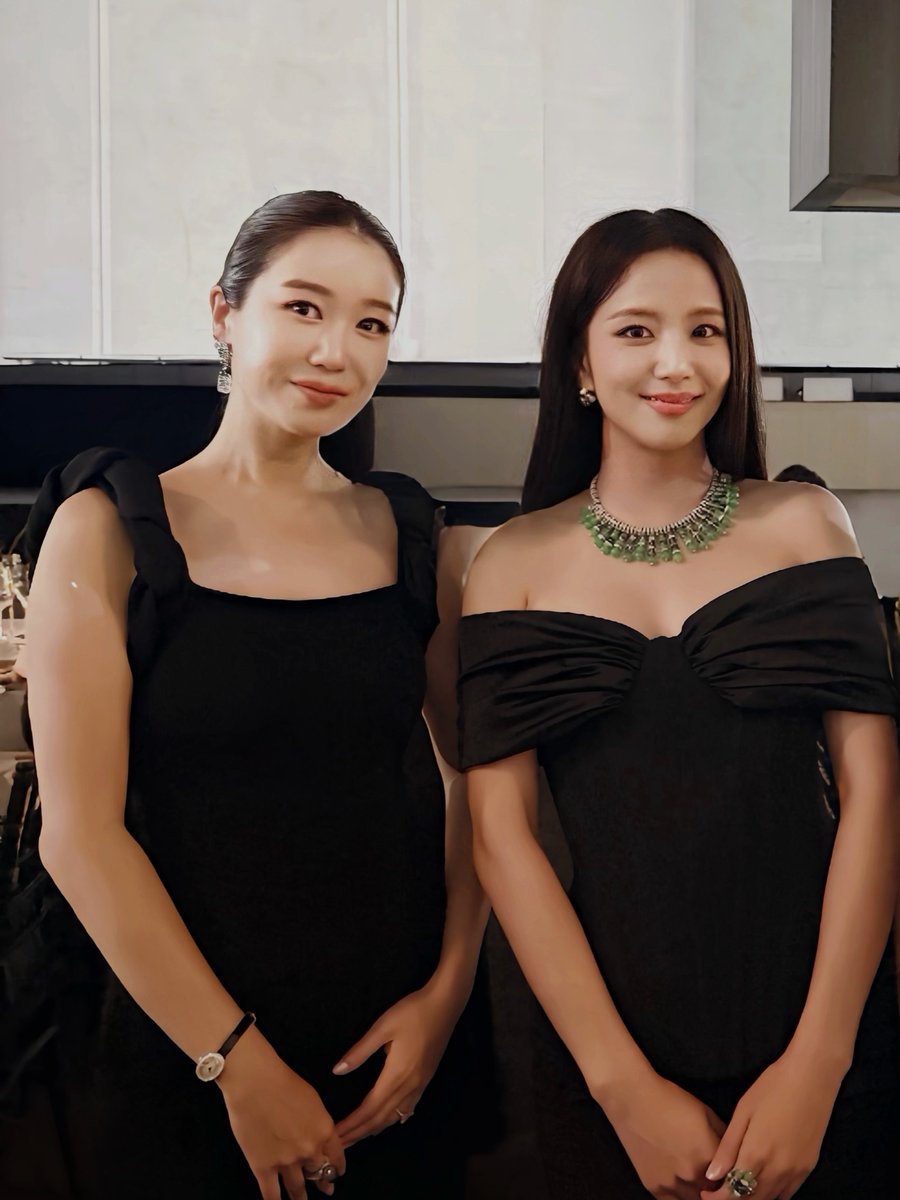 updatekimjisoo's tweet photo. 📽️ Atualização de Chayuda Nina Jiaravanon no Instagram com a #JISOO. 🖤✨ https://t.co/nxNnRSvN6A