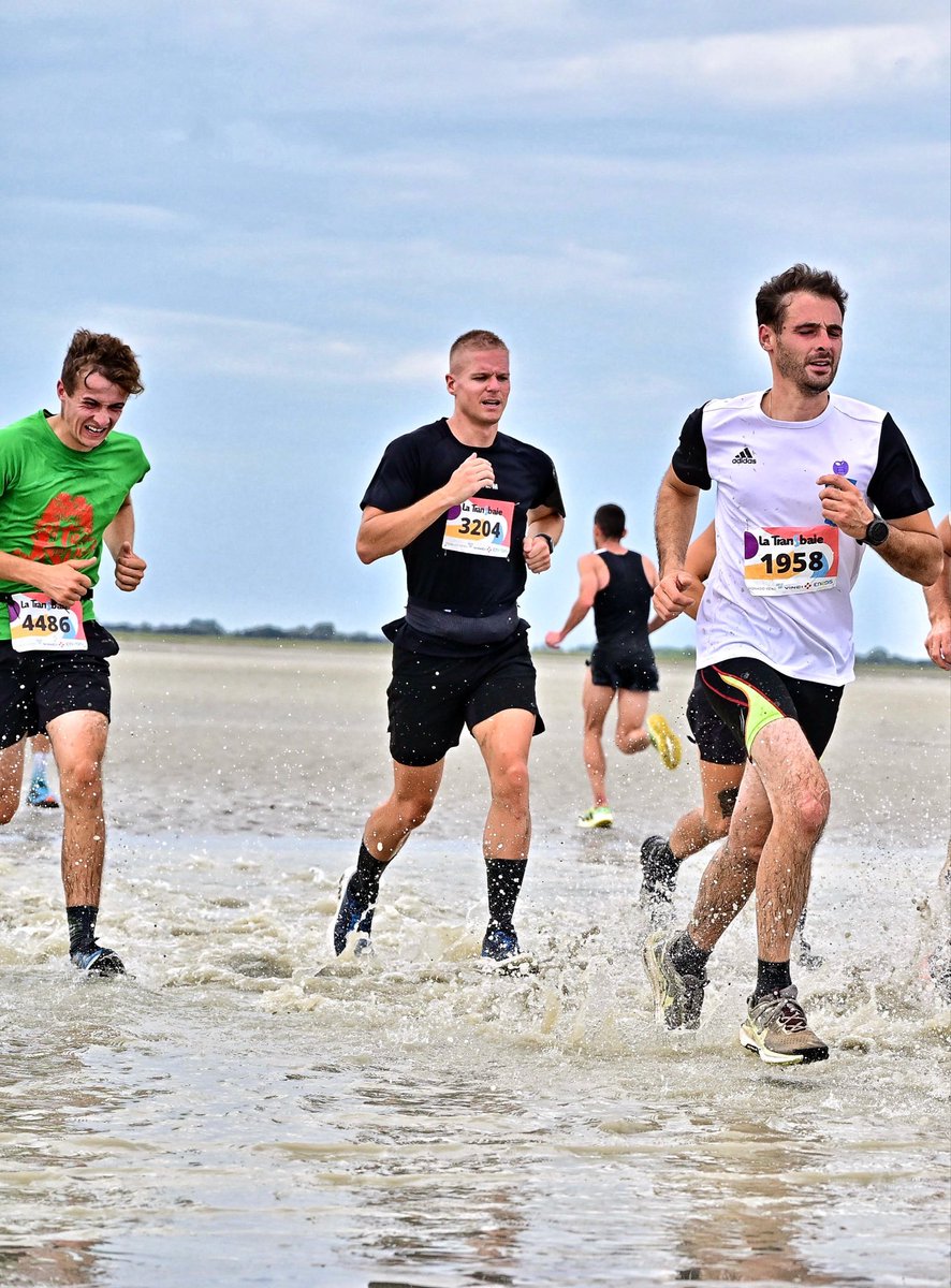 JulienRifflet's tweet photo. Dire que je n’ai pas souffert, ce serait mentir 😁
6500 coureurs au départ. Quel plaisir de courir 17 km en famille sur mes terres, en Baie de Somme ! Fier de ma 572e place 🧡
Merci la Transbaie🏅
#transbaie #baiedesomme #bonheur https://t.co/rR1Kvn0uo4