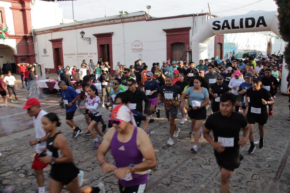 plumastecolote's tweet photo. La explanada municipal de Santa Lucía del Camino fue sede de la primera Carrera Conmemorativa 3K y 5K por el Día Mundial de la Fisioterapia. Un evento impulsado por el edil @JC_GMarquez para promover la activación física, la salud y el bienestar de la comunidad. ����‍♀️🏃‍♂️ https://t.co/8ntqdTle6N