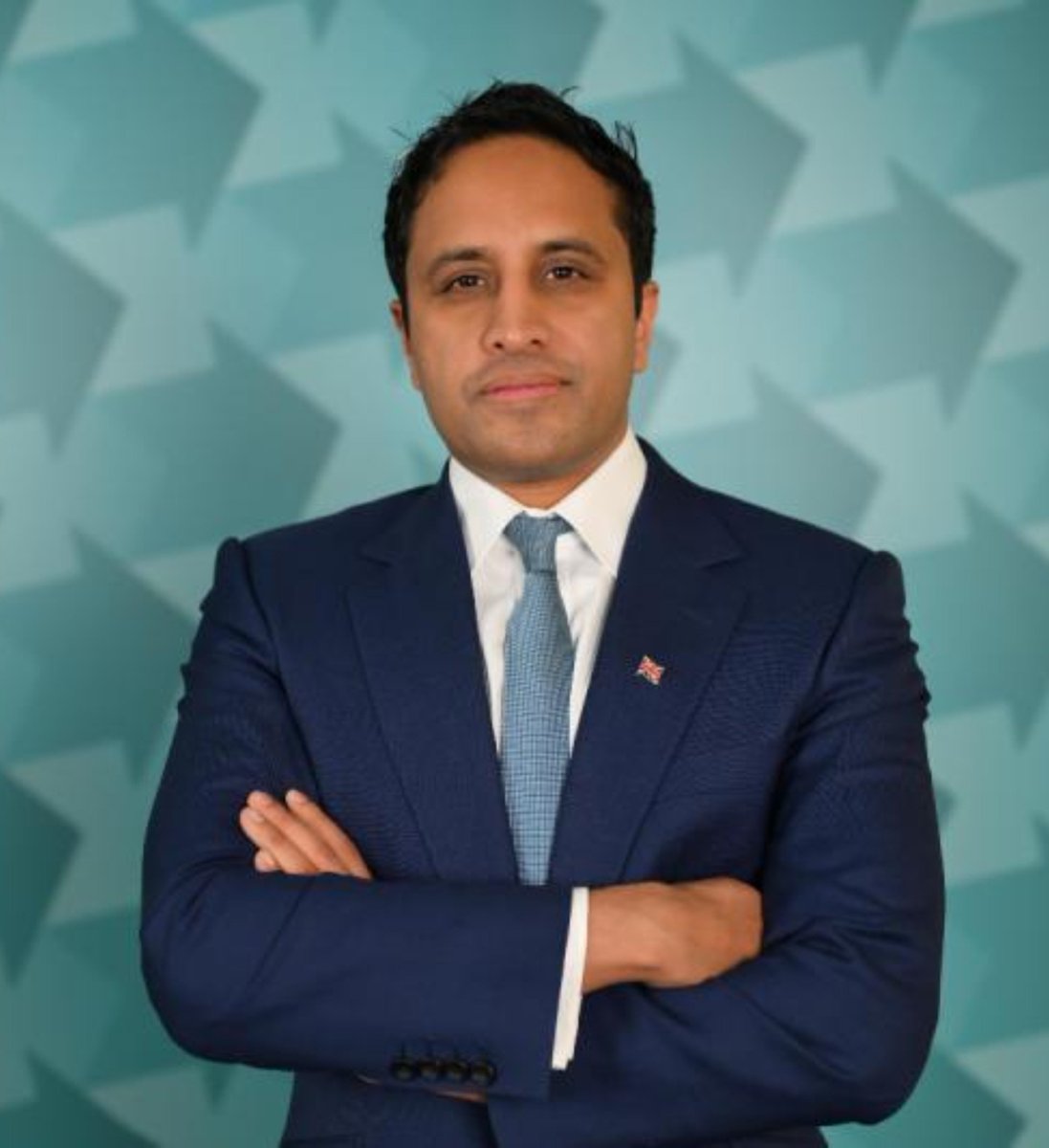 TomK_Brit1993's tweet photo. The way Zia Yusuf has conducted himself over the last day or so has genuinely impressed me. Calm, clear, composed, and willing to stop and speak to people.

I think this man could one day be Prime Minister. https://t.co/3yalHeNlf2