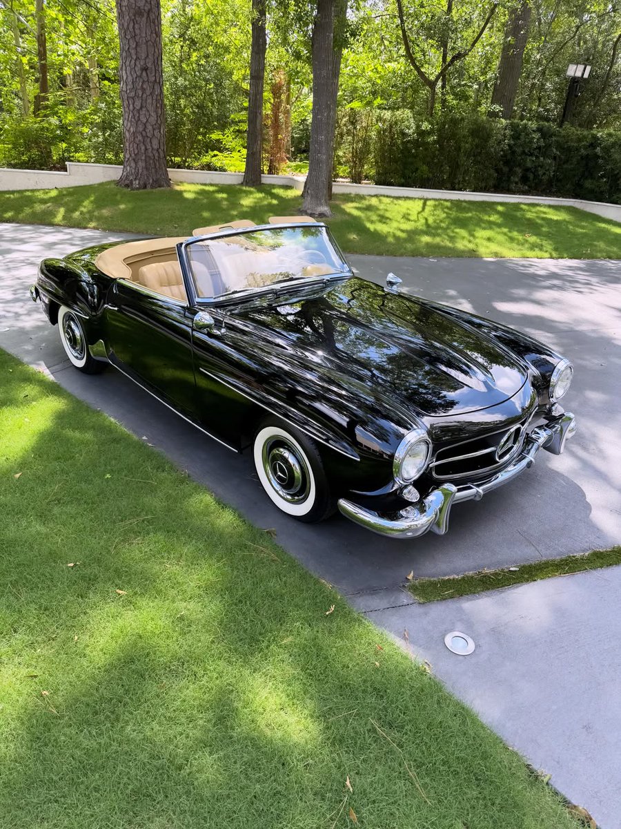 Stewart88010's tweet photo. This 190SL embodies the dreams of so many people back then. #ClassicCars #Mercedes https://t.co/Qrs8vSCfqj